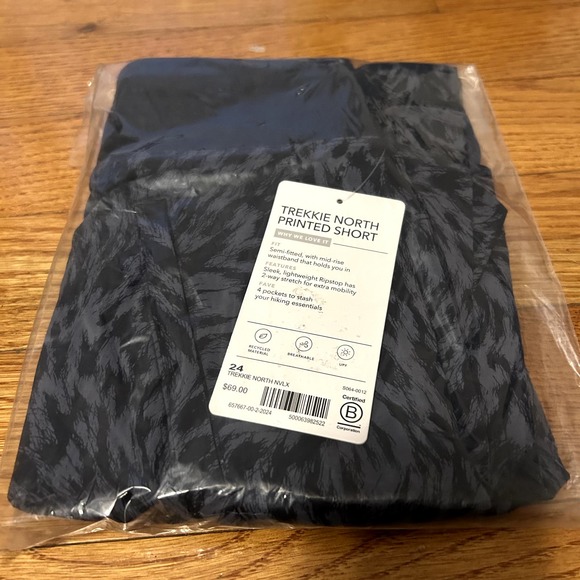 Athleta Trekkie North Printed Shorts + Size 26 NVLX THEY WERE PURCHASED IN ERROR - Picture 3 of 6